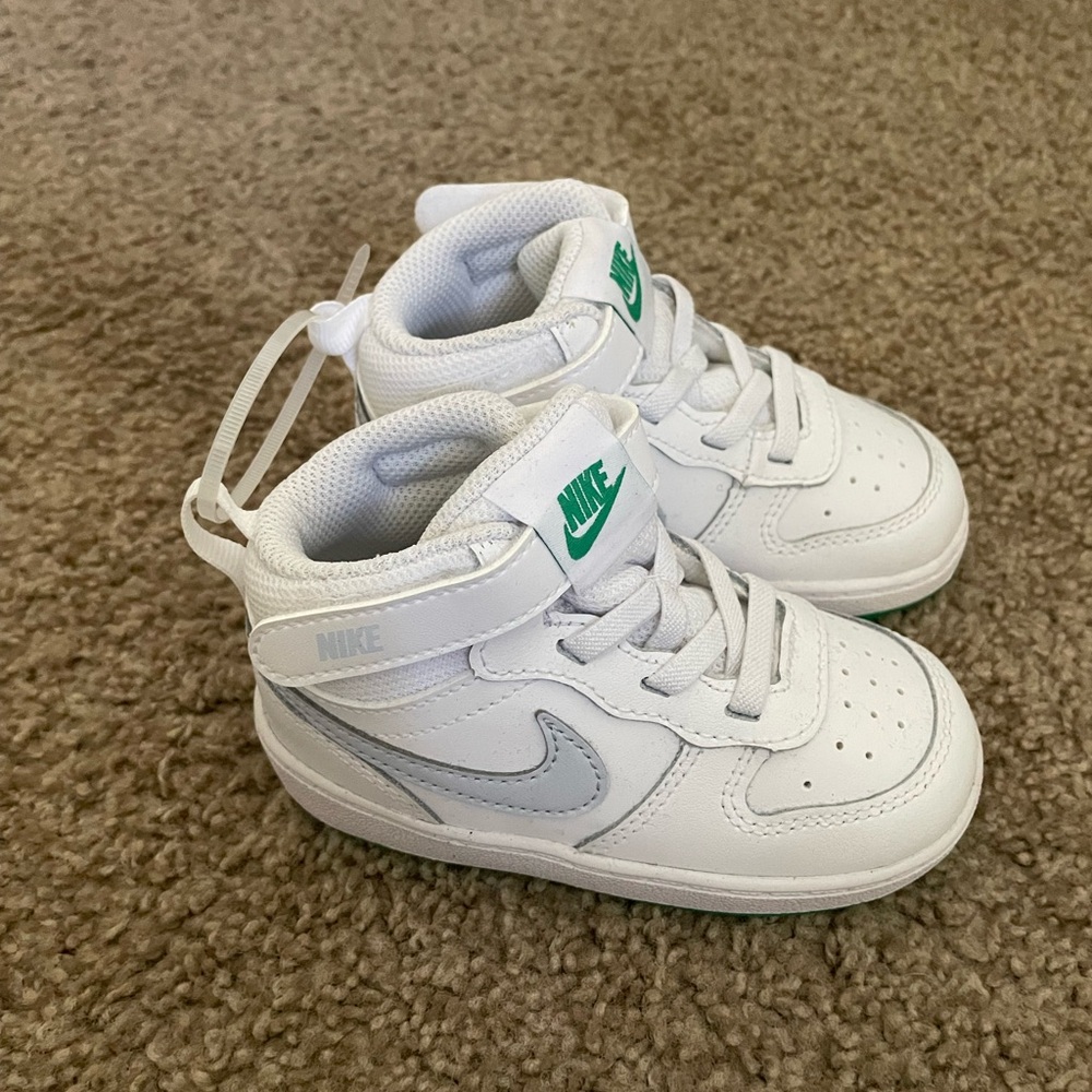 Kids Nike Shoes - Picture 5 of 6